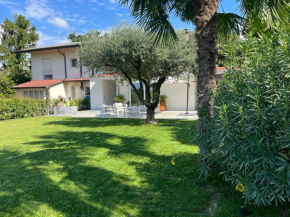 Cosy Villa w/Garden&Parking a 10 min from bus stop